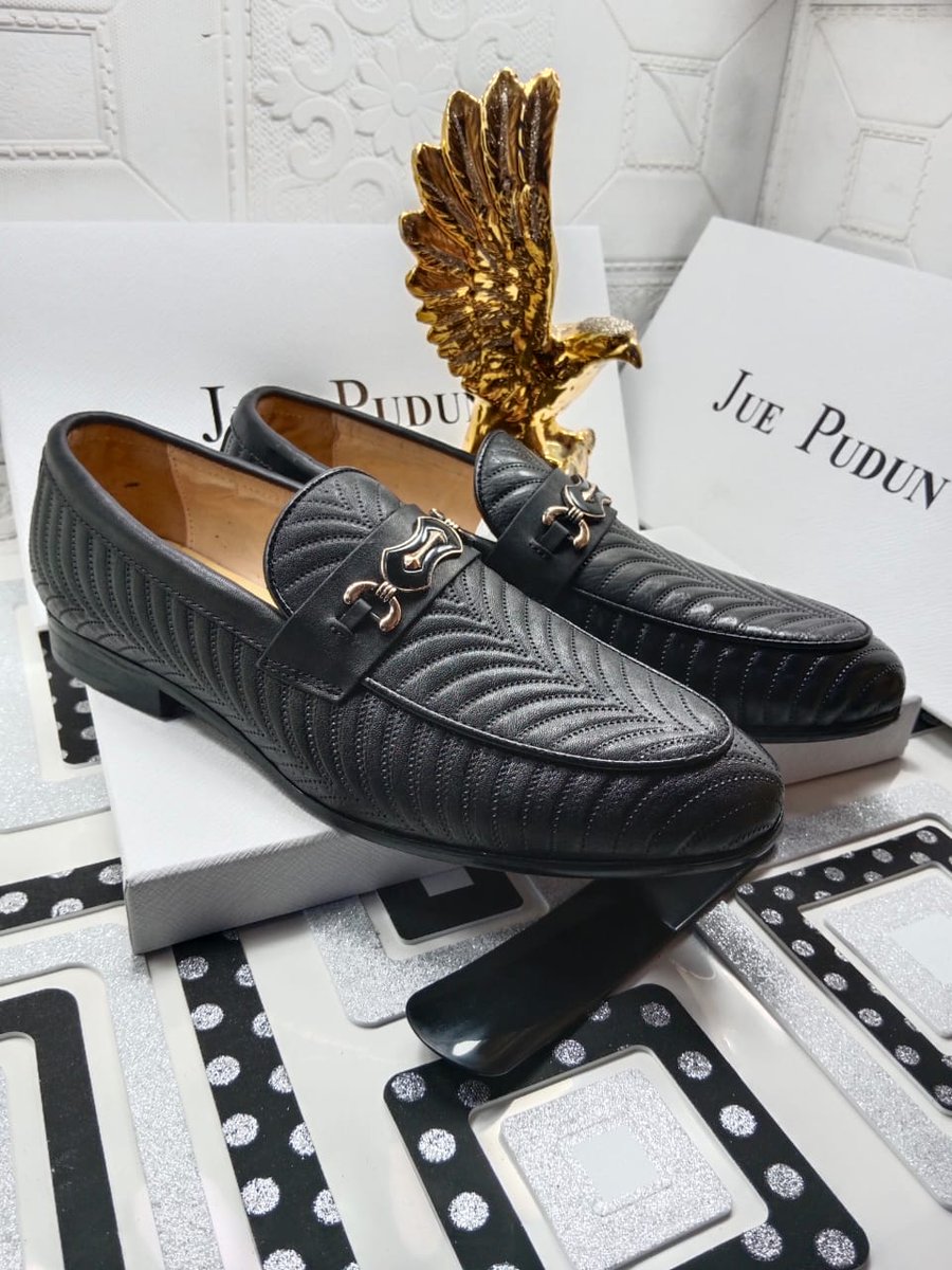 Aidankaluba's tweet photo. @bod_republic I sell shoes, sneakers, slides all at pocket friendly rates https://t.co/p8pD2fF4PM