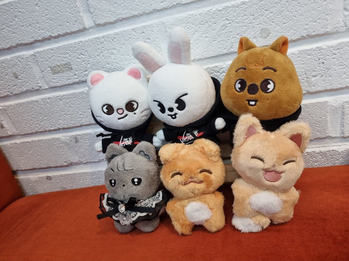 Stay1022HM's tweet photo. #Love_StrayKids #스키즈_잘하고있어_사랑해    
스키즈 5주년 축하해!! 
143년만년 오래가자 스키즈!! 
대기있어서 자리 앉자마자 초코라떼 반이나 먹어버렸따ㅏ.. 편지도 쓰고 왔어요! 글라스컵은 생각보다 작아서 케잌은 참았다는..ㅋㅋ https://t.co/IO5d2YsliN