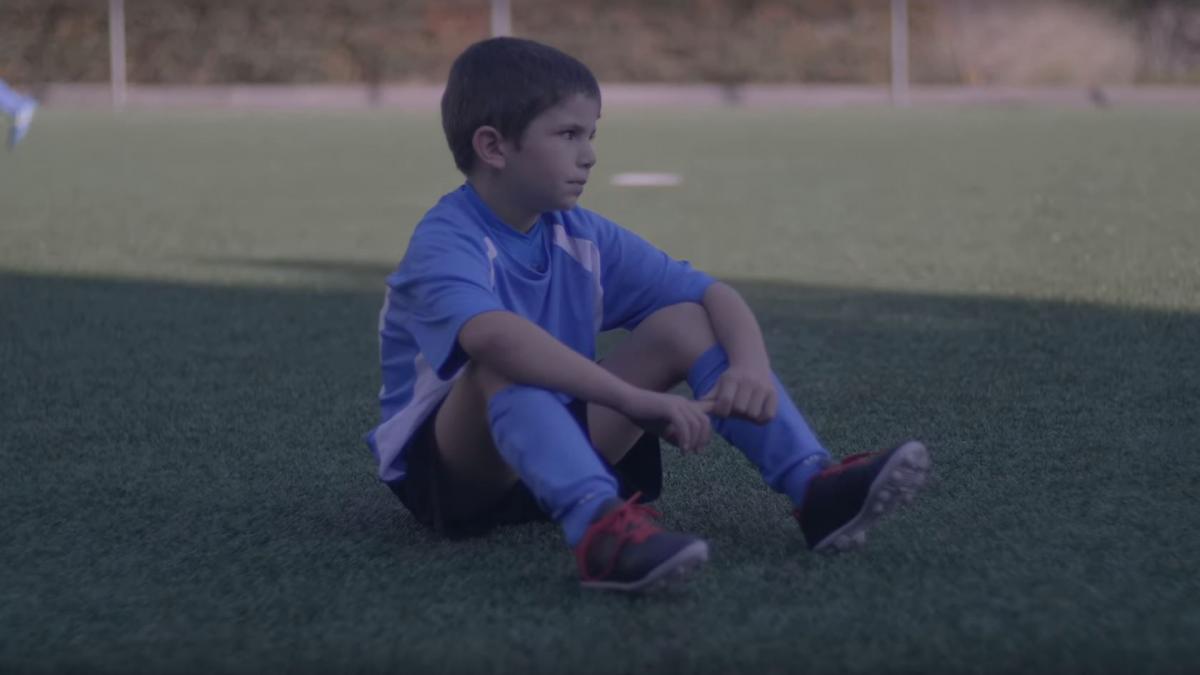 marcburgaz's tweet photo. Papás/mamás, sois parte del equipo, del entorno del fútbol base. Es por ello, que tienes que sumar para que el contexto sea idílico, que su hij@ se sienta orgullos@. 
Anima durante el partido y pregúntale cómo se lo ha pasado. Disfrutemos todos de los valores del deporte. https://t.co/3GPExxhXqf