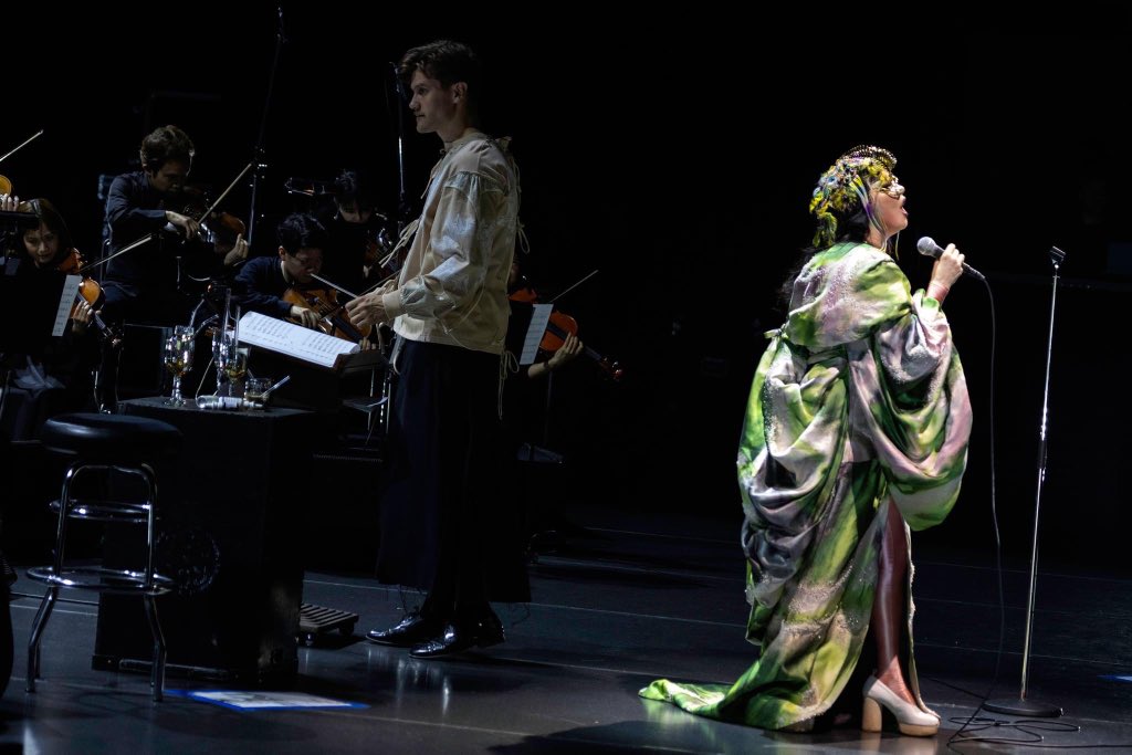 eijitanuma's tweet photo. 今からBjörk https://t.co/Q09FzCLHIC