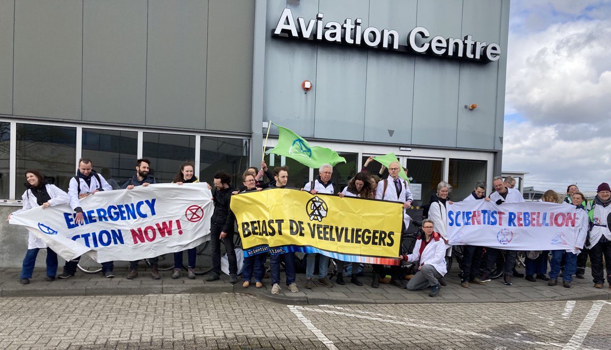 Scientists and academics are currently blocking the entrance to the private jet terminal lounge at Eindhoven Airport using bikes. We are in a climate emergency. We must slash the unnecessary, planet-destroying luxury emissions of the rich. #BanPrivateJets #StopShortHaulFlights