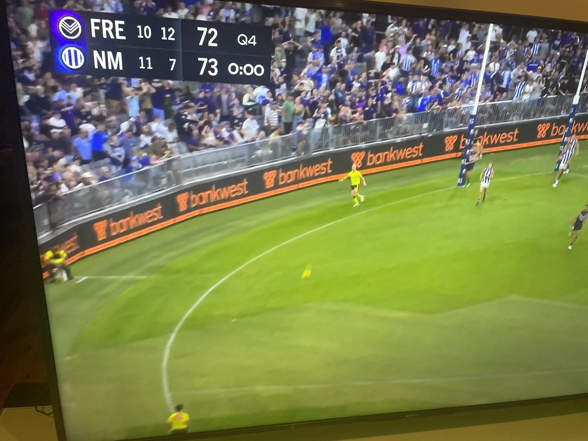 davew03's tweet photo. Ball still in play as the clock hits zero. #AFLFreoNorth https://t.co/HK7LbedfkW