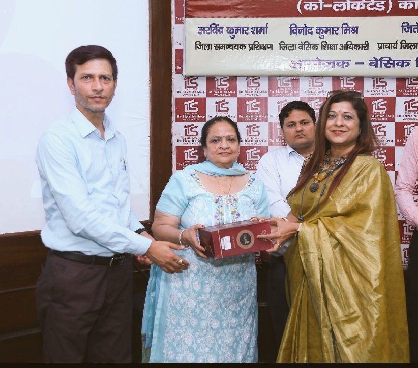 gvngvoice2soul's tweet photo. #schoolreadinessprogram #हमारा_आंगन_हमारे_बच्चे
उत्सव में बीते सत्र की उपलब्धियों का प्रस्तुतिकरण,नए सत्र में नए कीर्तिमान स्थापित करनेका संकल्प लिया
@BsaGhaziabad @Vinodkumarmisr5
@ChiefGhaziabad के मार्गदर्शन में
#उत्तर_प्रदेश_निपुण_प्रदेश
@thisissanjubjp
#upbasiceducationmodel https://t.co/S5KBSTQGaW