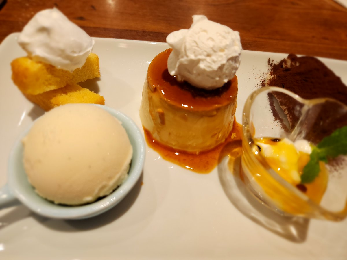 uba9991's tweet photo. しあわせをハケーンした。ファミレス。 https://t.co/RfgXdJ6no8