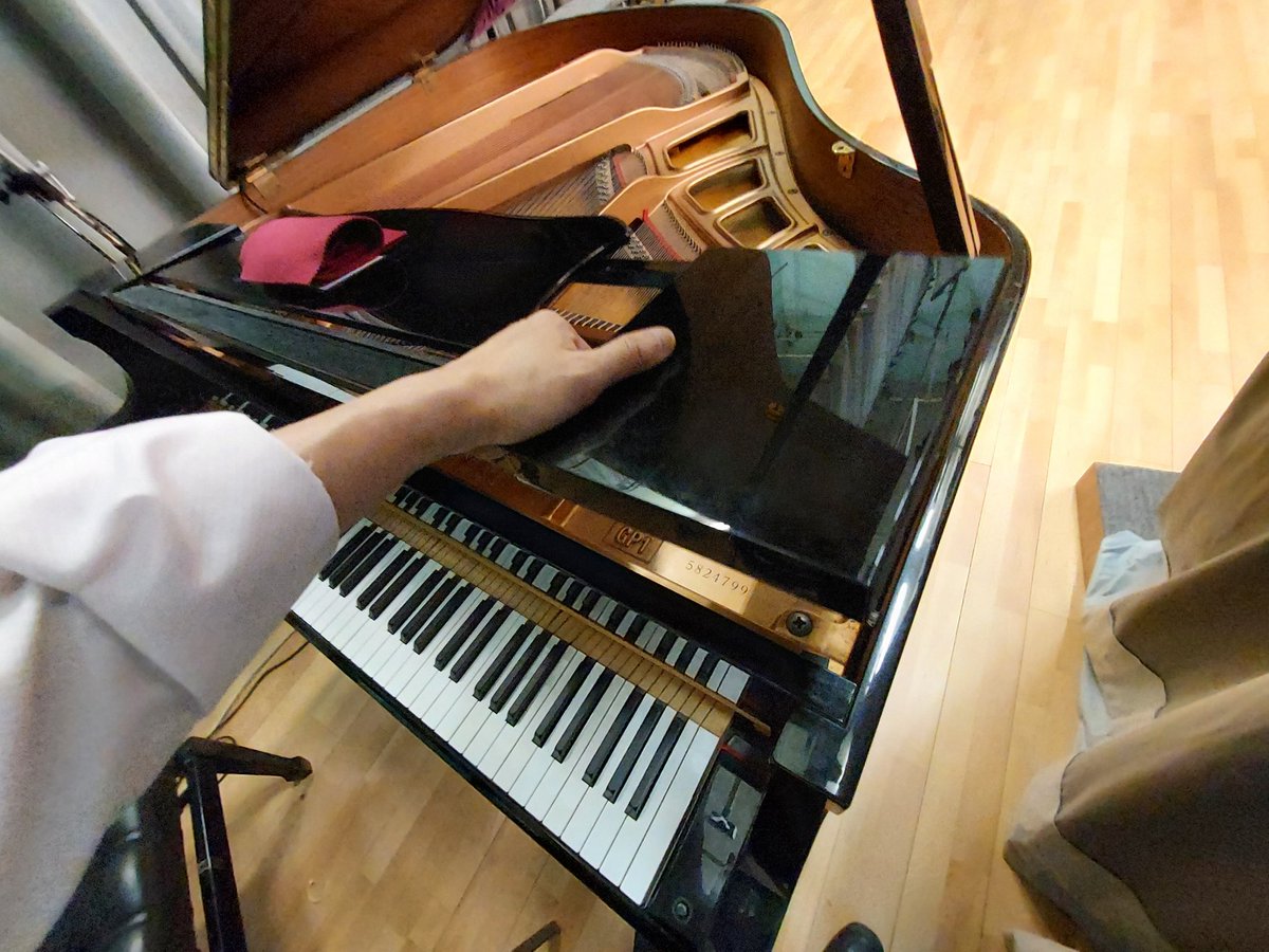 cklawpianotuner's tweet photo. 這部1999年出廠的日本品牌三角鋼琴，初次見她時感覺玩具味甚濃！由於樂器並不是玩具，每次來見她時我都會特別灌注點音樂能力。使她更具靈氣。

#pianotechnician 
#pianotuner 
#pianobassstrings
#pianorefinishing
#piano
#recyele
#鋼琴調音師
#鋼琴調律師
#鋼琴調音
#鋼琴調律
#鋼琴補漆 https://t.co/AVpaI7BqOT