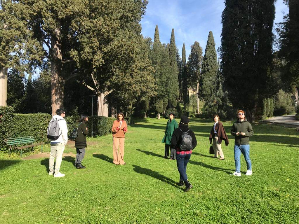 la_unifi's tweet photo. Accompagnati dalla prof.ssa De Santis e dalla prof.ssa D'Ovidio, gli studenti del master hanno potuto scoprire la loro storia, esaminando alcuni eccezionali documenti e oggetti conservati nei loro archivi. 

Ringraziamo entrambe le istituzioni per aver accolto i nostri studenti. https://t.co/I3vJM0C68r