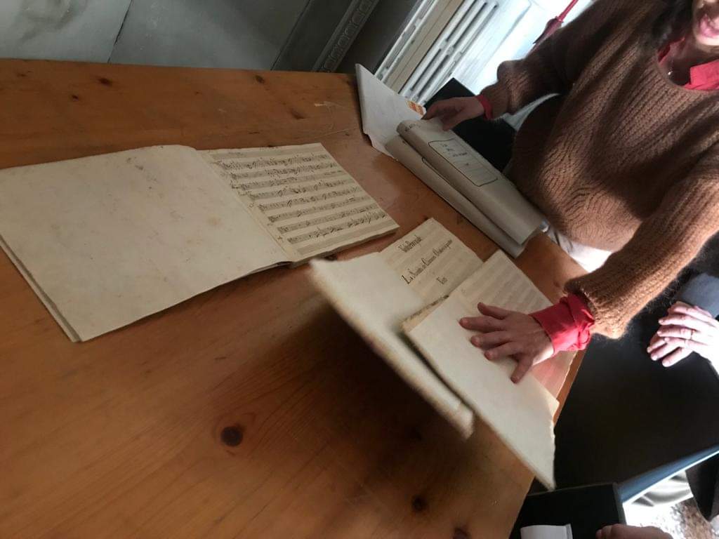 la_unifi's tweet photo. Accompagnati dalla prof.ssa De Santis e dalla prof.ssa D'Ovidio, gli studenti del master hanno potuto scoprire la loro storia, esaminando alcuni eccezionali documenti e oggetti conservati nei loro archivi. 

Ringraziamo entrambe le istituzioni per aver accolto i nostri studenti. https://t.co/I3vJM0C68r