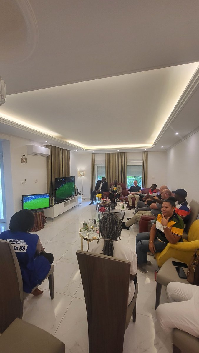 rsaembliberia's tweet photo. Brilliant soccer match! #diplomacy! Ambassadors, #SouthAfricans &amp; #Liberian friends of  z Embassy of #SouthAfrica 🇿🇦 
🇱🇷 viewed the #AFCON2023Qualifiers at z Embassy's Nelson Mandela House. Mr Jefferson, Presidential Security Advisor, looked good in his SA Youth League T-Shirt! https://t.co/t1guzlcIOF