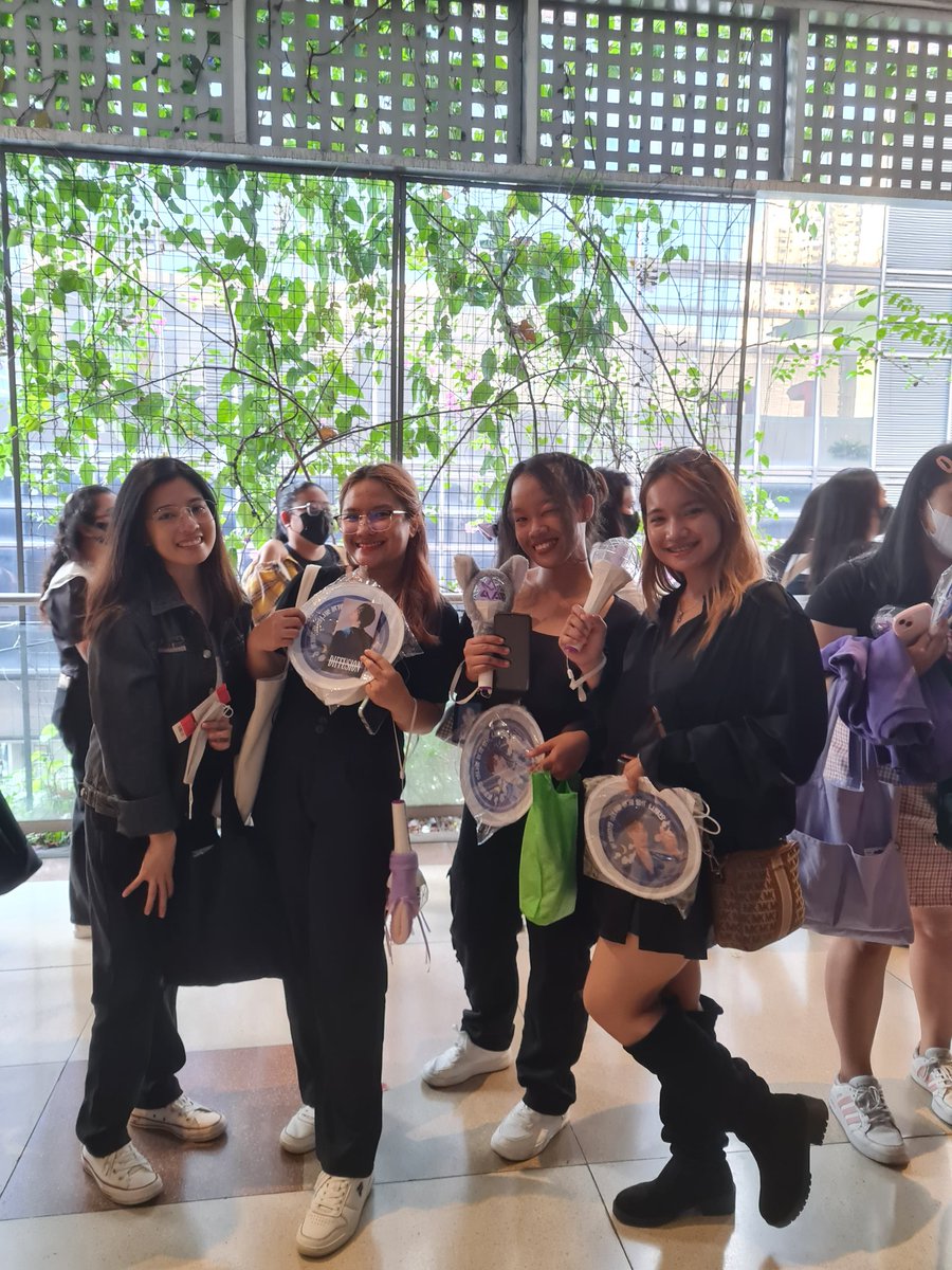inquirersuper's tweet photo. Here at the New Frontier Theater, where our best boys Moonbin and Sanha will perform for the Manila stop of their #DIFFUSION2023 tour! Chup chup 😘��️
Feeling the madness right now! AROHAs, are you ready? #DIFFUSIONinMNL #ASTRO #MOONBIN_SANHA https://t.co/wq4n51VDlK