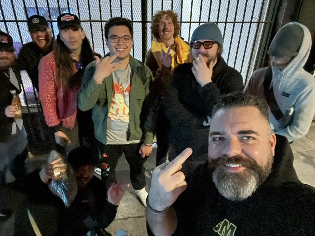 beardmagic18's tweet photo. With the boys @ChungosNFT https://t.co/EJhRtqdeWI