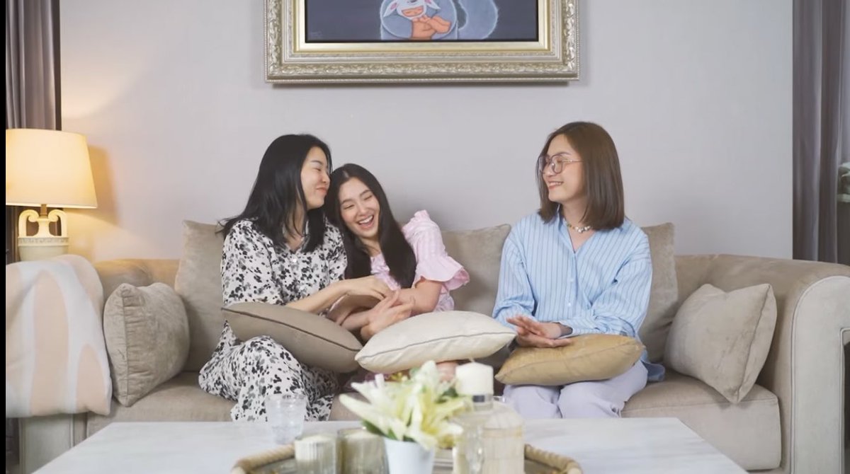 PopeBella6's tweet photo. ดูจบแล้ว ชอบในมิตรภาพความเป็นเพื่อนของ3 คน น่ารักมาก รู้ใจกันที่สุด อบอุ่นเลย มีน้ำตาคลอตามช่วงท้าย เพื่อนมีไม่มากแต่ขอให้คุณภาพแบบนี้❤️ #เบลล่าราณี #โป๊ปเบลล่า 

ใครยังไม่ดูไปดูกัน 

https://t.co/VfxAkUy5I0 https://t.co/kzItLwFMjq