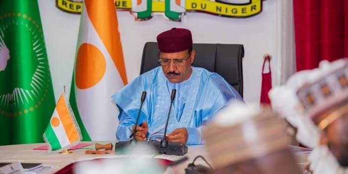 LegalMag's tweet photo. #Niger 🇳🇪 : Une nouvelle réglementation relative au statut particulier des Personnels du Cadre de l'Agriculture, est actuellement envisagée par le Gouvernement #nigerien qui a adopté le Projet de Décret y relatif lors du CM de ce jeudi 23 mars 2023 présidé par S.E @mohamedbazoum. https://t.co/b871vhwP1r
