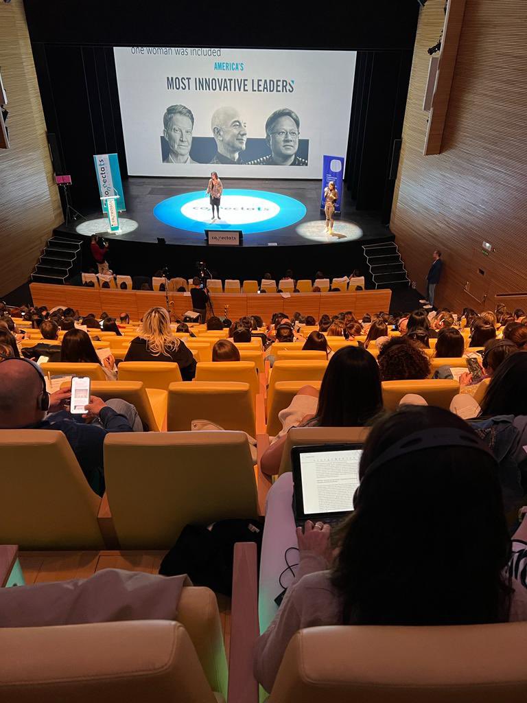 Connectats_gva's tweet photo. Sally Reis habla de la necesidad de que las mujeres sean líderes y destaca que el Gobierno de España tenga un ministerio de Igualdad. El feminismo en este país le resulta muy inspirador. #CICONNECTATS2023 https://t.co/NXR8vKB0NY