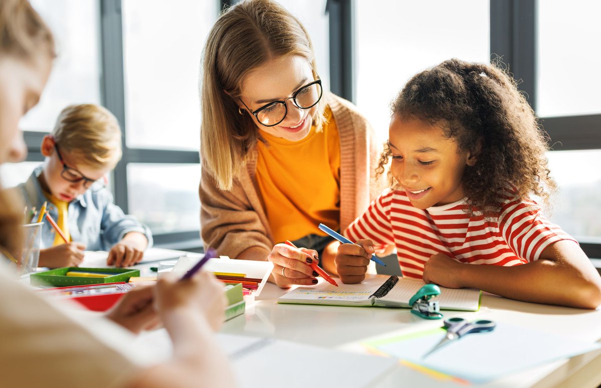 MentorEdUK's tweet photo. Children excel academically in many different learning and environments.  Some children thrive in a group environment and others 1-2-1. It is important to get right tutor who can support your child through the 11+ process. 👉https://t.co/7l0A7ywMdA https://t.co/5UBuj7jJ7T