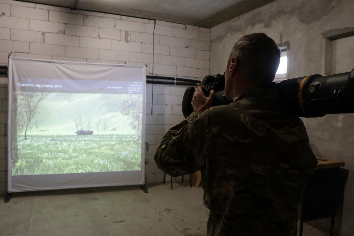 historicfirearm's tweet photo. Members of the Territorial Defence Battalion LEV / Lion training on an NLAW simulator.

Here's my earlier video on NLAW in Ukraine (due an update soon I think): https://t.co/9YBfl9oHkN

#Ukraine #UkraineRussiaWar #ATWeapons #NLAW https://t.co/z1CtdV93yE
