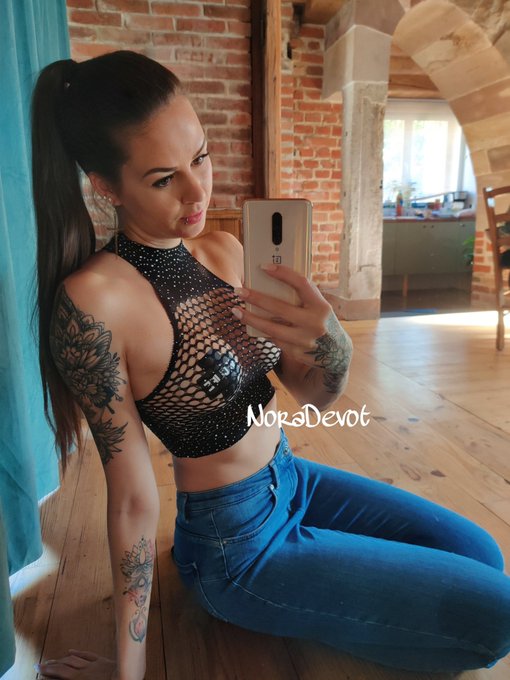 Vlt kann ich dir damit dein Wochenende vers&uuml;&szlig;en?💋   Mehr gibts hier zu sehen: https://t.co/xTuOCOymZm