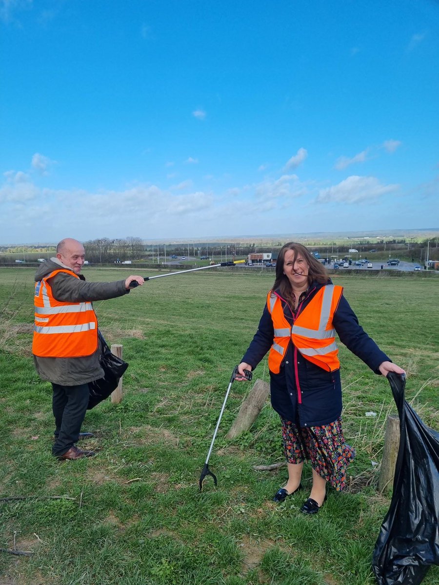 SimonLBradbury's tweet photo. What a load of rubbish!
This week we've collected 15 bags of rubbish in and around #Royston #Biggleswade #StNeots #StIves #Huntingdon and #Ramsey!
Sponsored by @RelocationAgent in support of @KeepBritainTidy.
#LSLCOMMUNITIES
#LSLSPRINGCLEAN https://t.co/HRQfDFLmXW