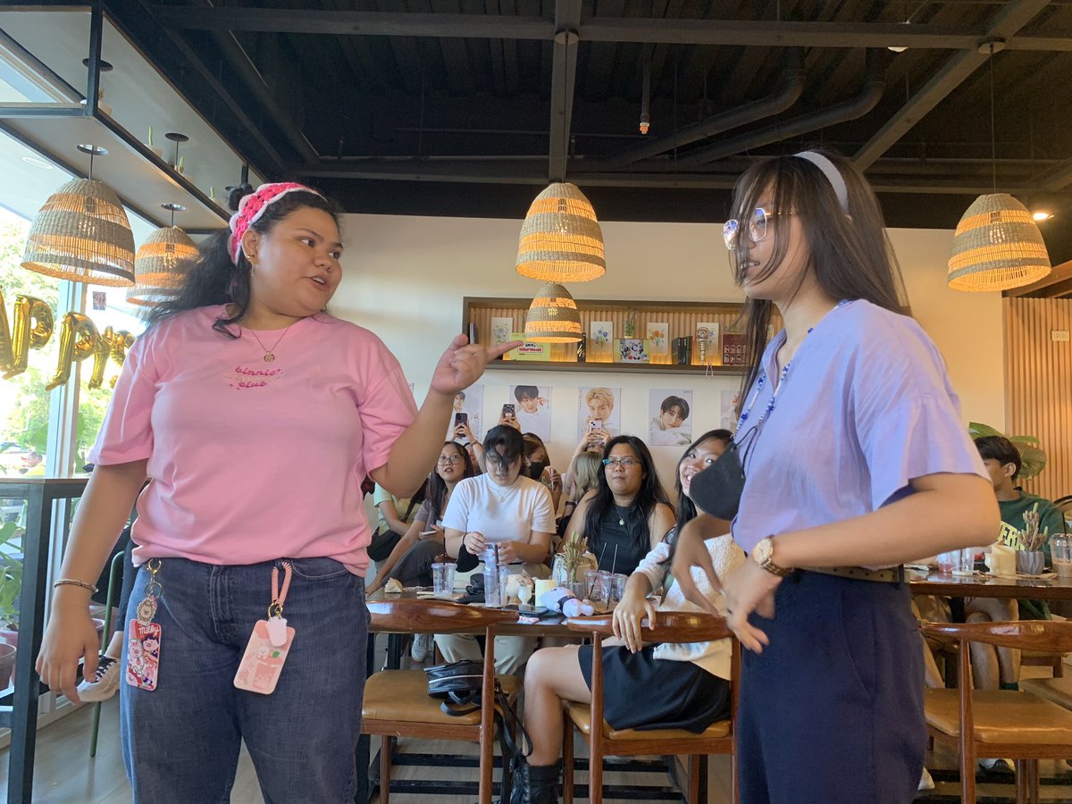 nothankqPH's tweet photo. nagkakabigayan na po. good item.👍🏼 eme! HAHAHAHA

#OurHomeSKZCSE ♡ https://t.co/Lrr9YdozJe