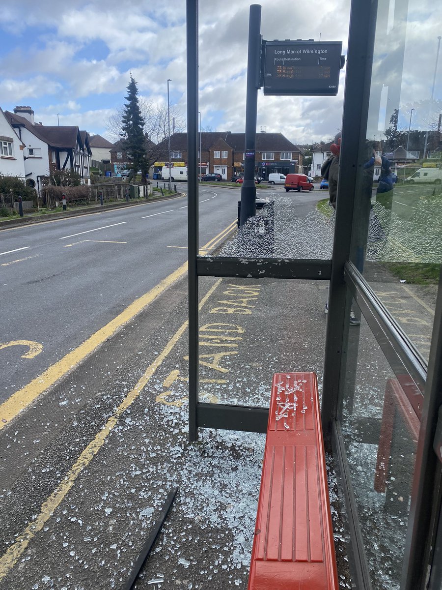 HanPinkers's tweet photo. @BrightonHoveBus Smashed bus stop on Carden Ave/Braybon Ave. lots of glass everywhere. https://t.co/qsNpwcEEaL