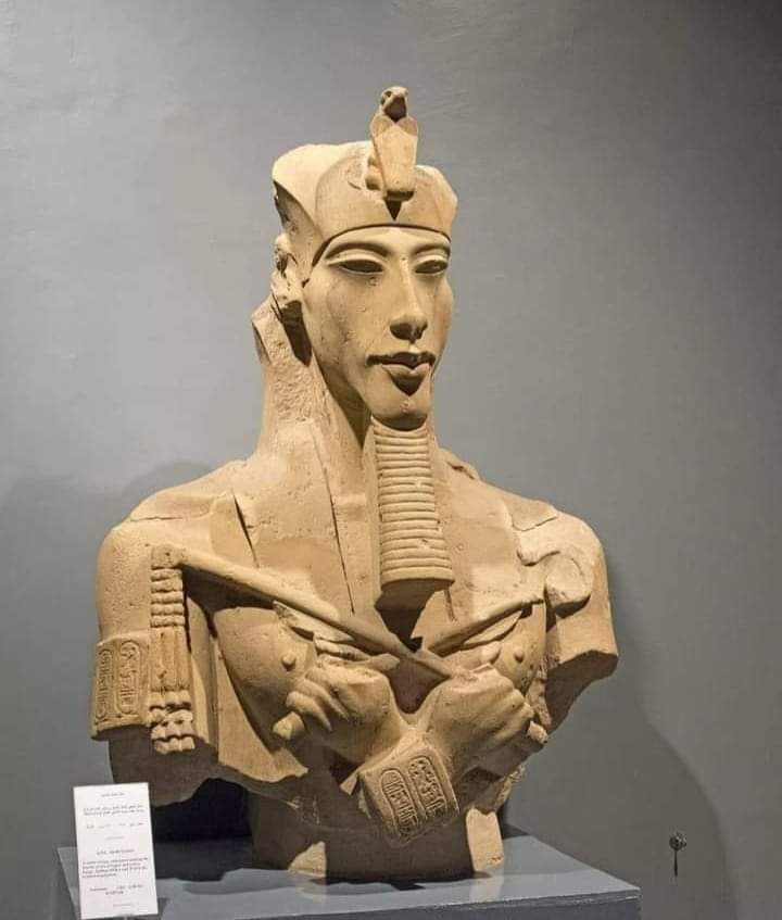 Yıl 1878'di..
Afyon'a bağlı Bey köy'de bir tarlada 10 metre uzunluğunda kireç taşından yapılmış bir yazıt bulundu..
Üzerinde bir takım şekiller vardı..
Köylüler taşa bir anlam veremedi..
Köy heyeti taşın yeni yapılan caminin temelinde kullanılmasını kararlaştırdı..