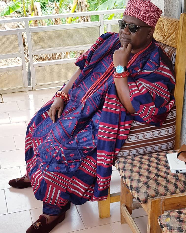 AfricaFactsZone's tweet photo. Nigerian King, Oba Adedokun Abolarin provides free education for his people at Abolarin College in Oke Ila, Osun State, Nigeria. 

He also provides free food, free hostels, free internet, free uniforms, free laptops and constant electricity for them. He teaches there too. https://t.co/rtmWQ8U3SX