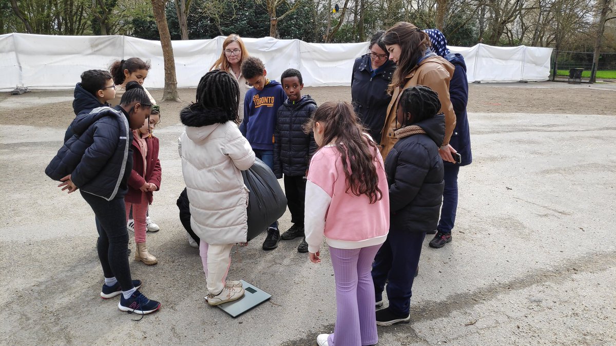 #MarcheVerte2023🌱🌎 : Les élèves de l'<a href="/Prevert_Rennes/">Ecole Jacques Prévert Rennes</a> bien mobilisés malgré la pluie ! Sorties "nettoyage" à reconduire !
Un grand merci aux parents participants !!
<a href="/acrennes/">Académie de Rennes</a> <a href="/DSDEN_35/">DSDEN 35</a> <a href="/edd_acrennes/">EDD Académie de Rennes 🌿🌍</a> @HumbertMoCecile <a href="/Rougier_Gaelle/">Gaëlle Rougier</a> <a href="/ORoullier/">Olivier Roullier</a> <a href="/Chr_Lucas35/">Christophe LUCAS</a> <a href="/sbcpc35/">Bachelot Stéphanie</a> <a href="/Commelind/">Delphine Commelin</a>