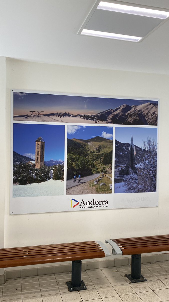 NotariMinana's tweet photo. Publicitat d’#Andorra 🇦🇩 a l’estació de tren @SNCFReseau #AndorreLHospitalet:
A dalt, Pic del #Cubil;
Dessota, d’esquerra a dreta, església romànica de #SantMiquelDEngolasters; al centre #PicDeCasamanya baixant del #CollDOrdino i, finalment, Centre Termolúdic @Caldea https://t.co/0vPjFZHpHk