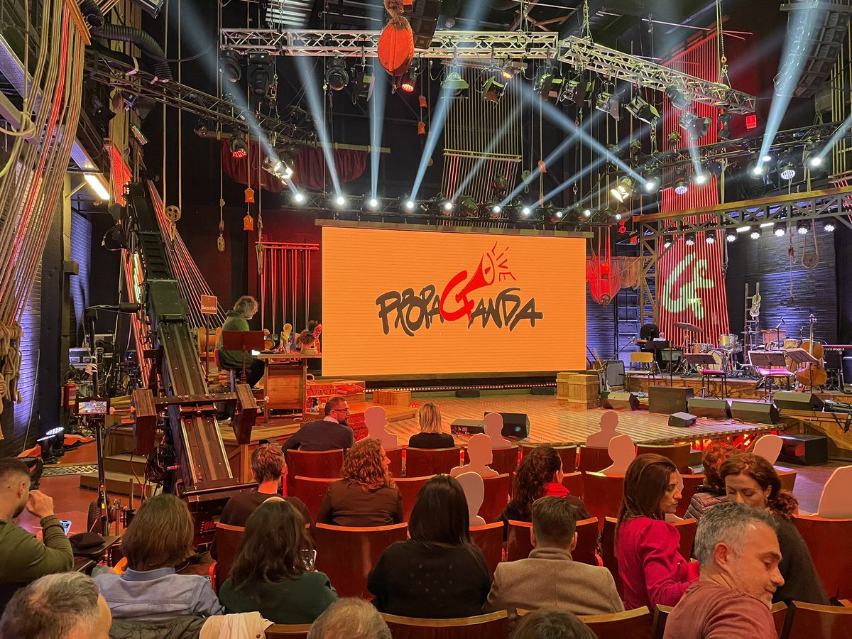 _carluz_'s tweet photo. Grande spettacolo ieri @welikeduel #propagandalive 📣👏🏻👏🏻👏🏻😃😃😃 https://t.co/SDtXiVHw5B