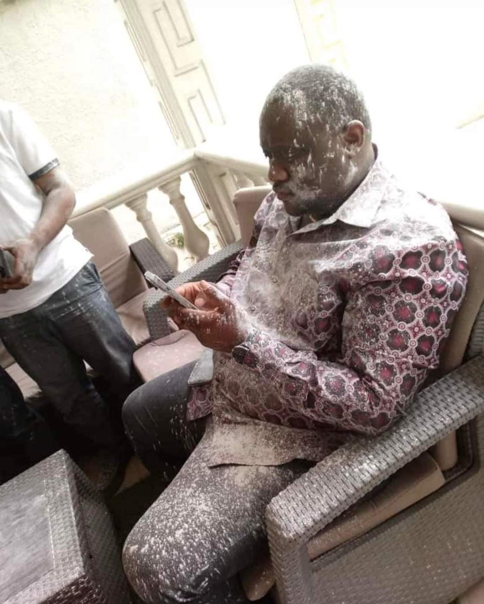 YvesBuya1's tweet photo. #RDC (Arrêts sur images) Ce Monsieur ci qui ressemble au loin à Jean Pierre #Bemba est le nouveau Vice-Ministre du plan,
il s’appelle #Bitika Pascal! https://t.co/8tNHs2Z5IX