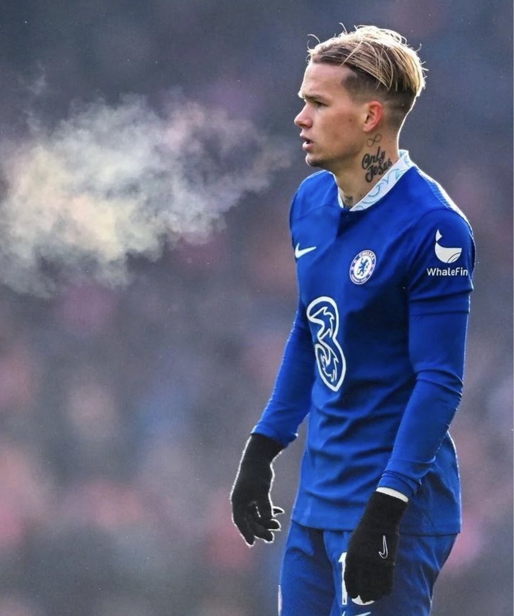 FabrizioRomano's tweet photo. Mykhaylo Mudryk when asked what colour London is: “Blue”. 🔵🇺🇦 #CFC

“With Zinchenko we often joke about Arsenal, Chelsea, what colour London is. But I like him, he is a very funny and very kind. We spend time always [together] in a positive way”, told @SkySports. https://t.co/3DdJ6v9yjP