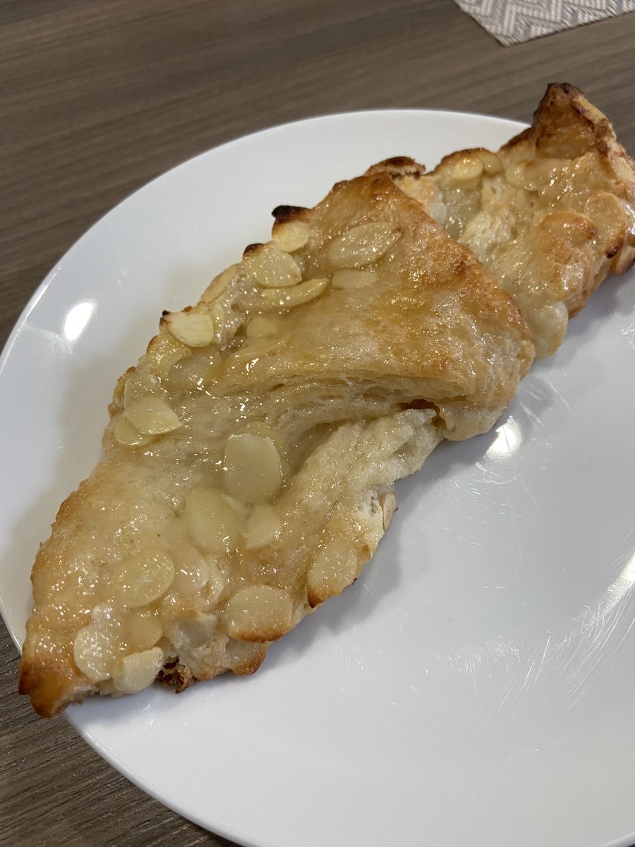 ljacli's tweet photo. @waitrose breakfast ruined, why my usually amazing almond croissant look like made of Jelly and are undercooked?! https://t.co/hrI0W8tHQI