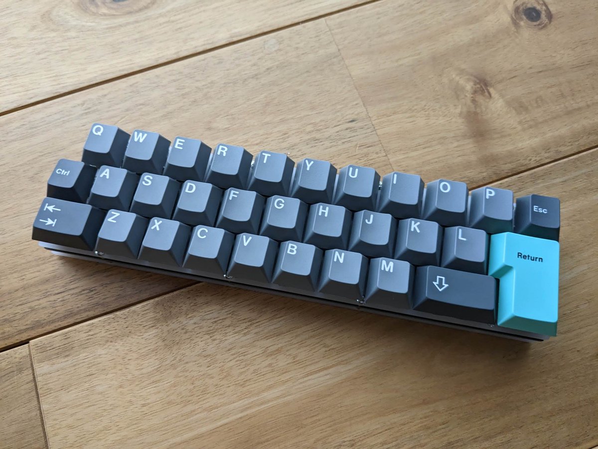 chroju's tweet image. 数年ぶりにキーボード組んだ。Nomu30やっぱりいいな。 gyazo.com/8770cf03bc6356…