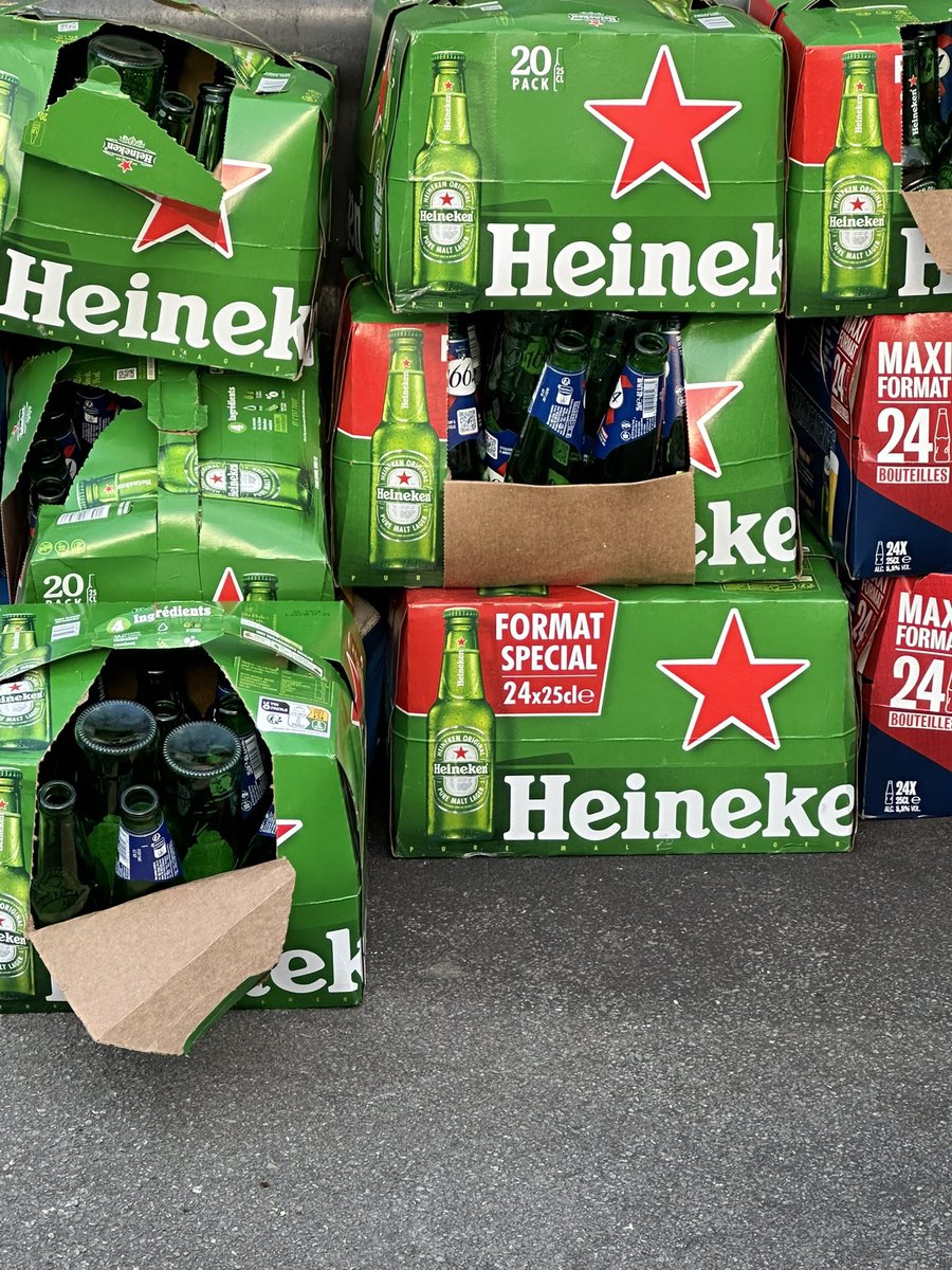 PackAlert's tweet photo. VU famille entiere de pack Heineken à BREST (29)

Secteur Brest meme.
ATTENTION, plusieurs bouteilles vides. Ces packs ont besoin de soins.

Si vous les retrouvez, n’agissez pas seul, contactez les services spécialisés pour aider les survivantes.

Merci @Polhaff. https://t.co/bKfCY17Jbc