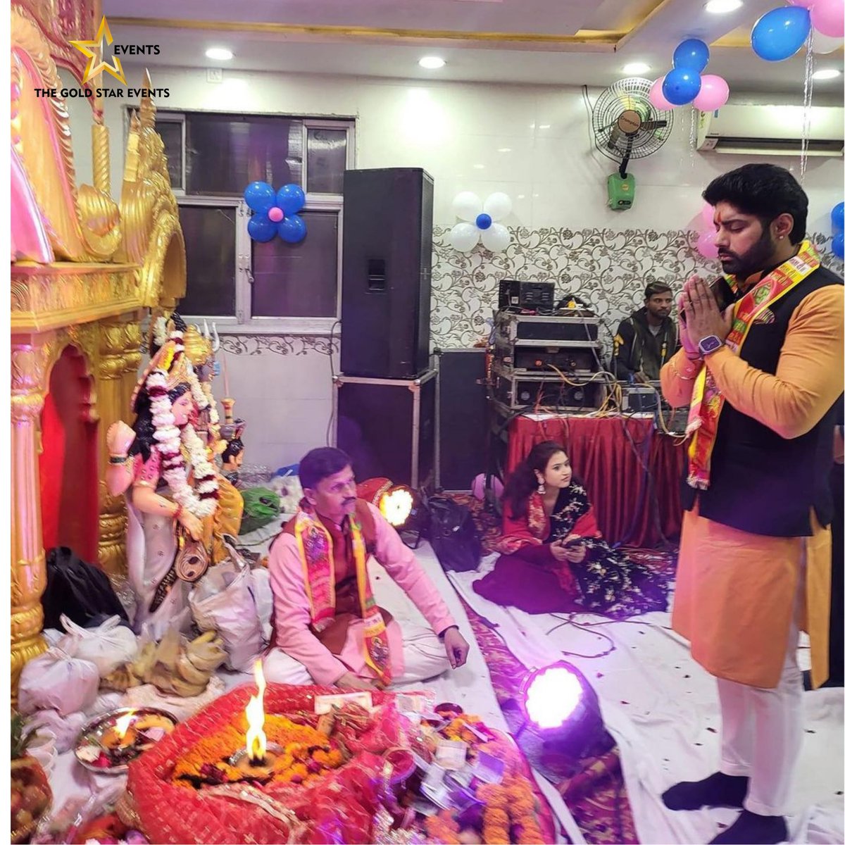 TheGoldStar01's tweet photo. Glimpses of Divine Splendor: Mata Ki Chowki adorned with enchancing decorations.📿🪔
Visit https://t.co/TVlCXL9afE
#goldstarevents #matakichowki #blessings #decor #matarani #krishna #navratri #navratrispecial #navratri2023 #Bhajan #TempleTuff #Hindu  #explore #TrendingNow https://t.co/xIutFE1ZaD