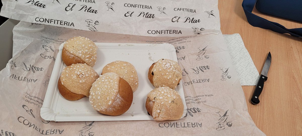 Lolaonda's tweet photo. Fantástica visita de Jesús Rocamora, presidente del #CabildoDeCofradías de #Lorquí, que nos ha endulzado la mañana con estos #PecadosDeSalzillo. ¡Deliciosos!  @AytoLorqui @MariaRocamora06 https://t.co/Ub0ZD8oZHL