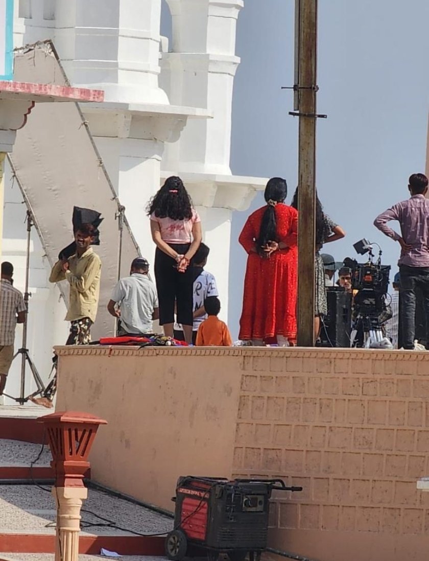 jainismjewells's tweet photo. Unfortunate incident,
Some 3rd grade film Shooting is going on at #Sonagiri 
Siddh kshetra .
It's not an private property of any commeettee that you take decision based on some monetary gains
Have some shame and maintain the decorum of the place with utmost devotion
#sonagiri https://t.co/WdkBdzbglp