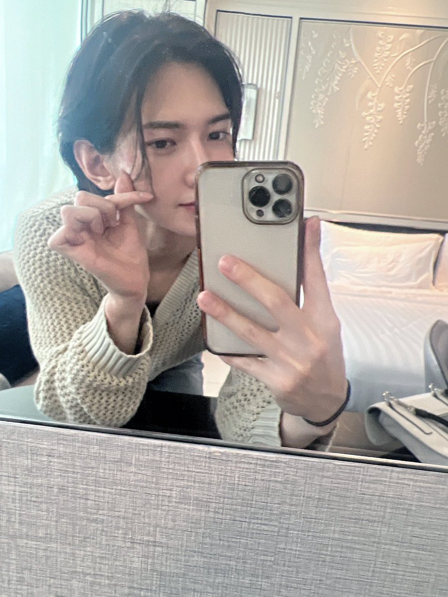 yeothesang's tweet image. ️
 ️️️
 ️️️

KakaoTalk to Clyde♡ :

¹ Have a safe flight, please!
¹ I’ll meet you at the airport.
¹ [send a picture]
 ️
 ️️️
 ️️️