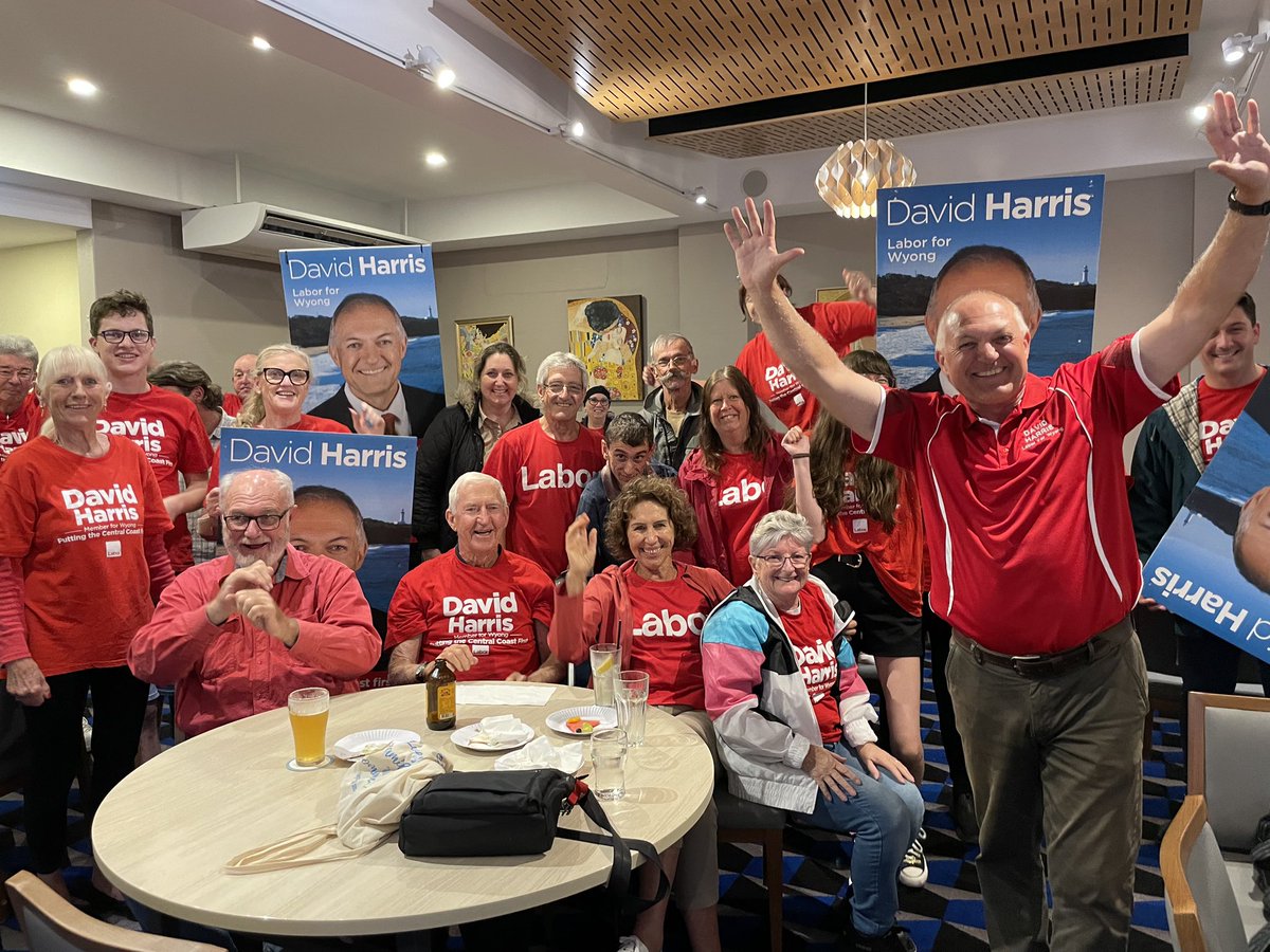 SimkinEmma's tweet photo. @david4wyong celebrates the election success #nswelection https://t.co/mHhAE9SeXk