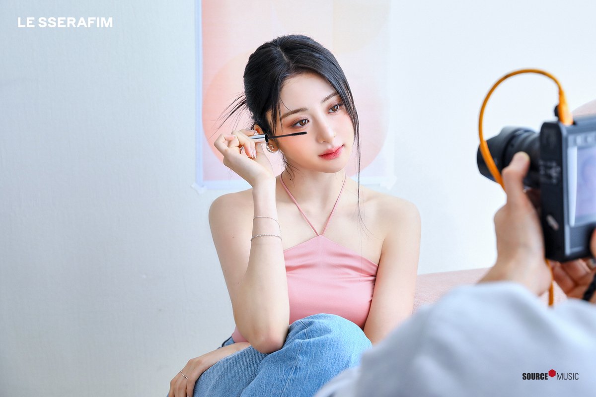 Image for HUH YUNJIN 'WAKEMAKE' Ads Photo Sketch (https://t.co/zPXdS9X4IG) LE_SSERAFIM Le Seraphim https://t.co/m4DTlWVExw