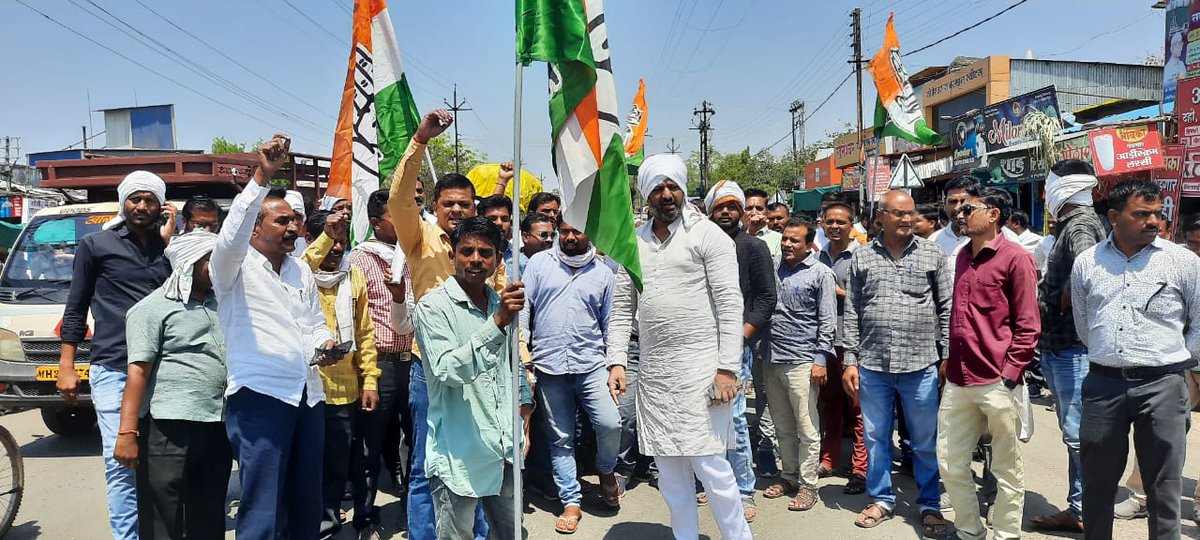 amarkale_speaks's tweet photo. मा.श्री.@RahulGandhi जी यांची खासदारकी रद्द करुन त्यांचा आवाज दडपू पाहणाऱ्या मोदी सरकारच्या निषेधार्थ आर्वी जि. वर्धा येथे काँग्रेस कमिटीच्या वतिने निषेध नोंदविण्यात आला.
@INCIndia @INCMaharashtra https://t.co/ioLxzFoT9P