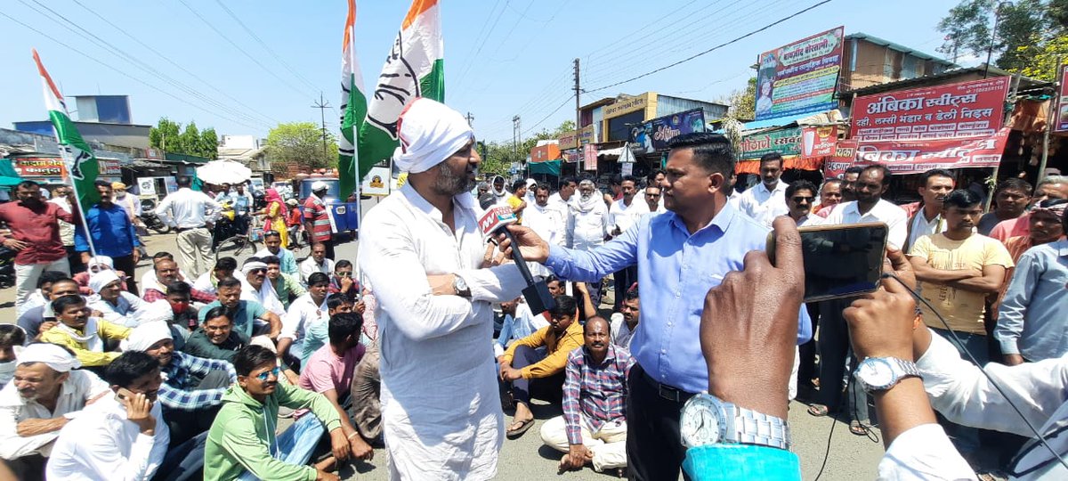 amarkale_speaks's tweet photo. मा.श्री.@RahulGandhi जी यांची खासदारकी रद्द करुन त्यांचा आवाज दडपू पाहणाऱ्या मोदी सरकारच्या निषेधार्थ आर्वी जि. वर्धा येथे काँग्रेस कमिटीच्या वतिने निषेध नोंदविण्यात आला.
@INCIndia @INCMaharashtra https://t.co/ioLxzFoT9P