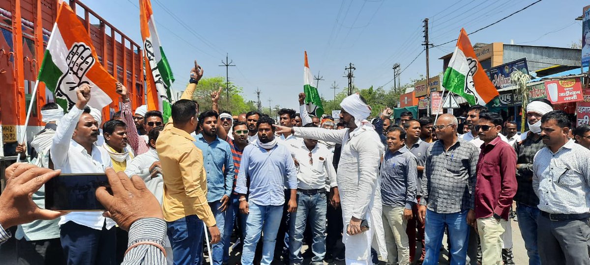 amarkale_speaks's tweet photo. मा.श्री.@RahulGandhi जी यांची खासदारकी रद्द करुन त्यांचा आवाज दडपू पाहणाऱ्या मोदी सरकारच्या निषेधार्थ आर्वी जि. वर्धा येथे काँग्रेस कमिटीच्या वतिने निषेध नोंदविण्यात आला.
@INCIndia @INCMaharashtra https://t.co/ioLxzFoT9P