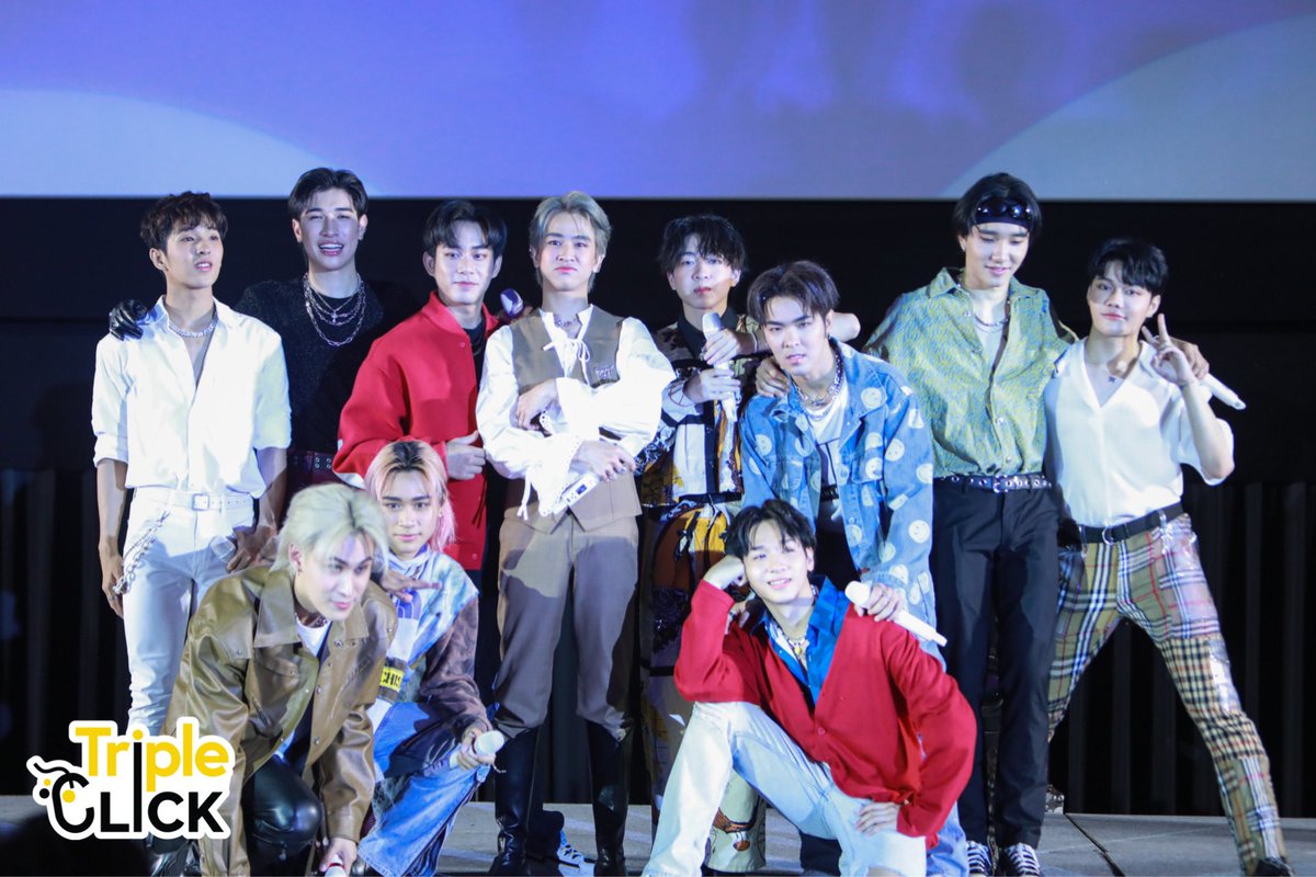 TripleclickTH's tweet photo. ฟลุ้ค ณธัช ถ่ายภาพร่วมกับสมาชิกวง XI หลังโชว์ร้องเพลงในงาน  BBTS X-Tra GREET 

#BBTSXTRAGREET
#boybandtheseries 
#XI #worldstar
#เจ้าแก้มก้อน 
#Fluke_Natouch https://t.co/8JUwSAJ2Dq