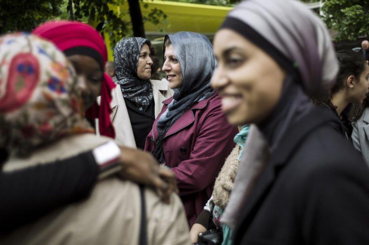🇫🇷 : Un site d’offres d’emploi pour femmes voilées 
Une centaine de chercheuses d’emploi recrutées. 2 jeunes femmes portant elles-mêmes le hijab sont à l’origine de ce projet qui vise à lutter contre la stigmatisation et l’exclusion des musulmanes voilées du marché du travail