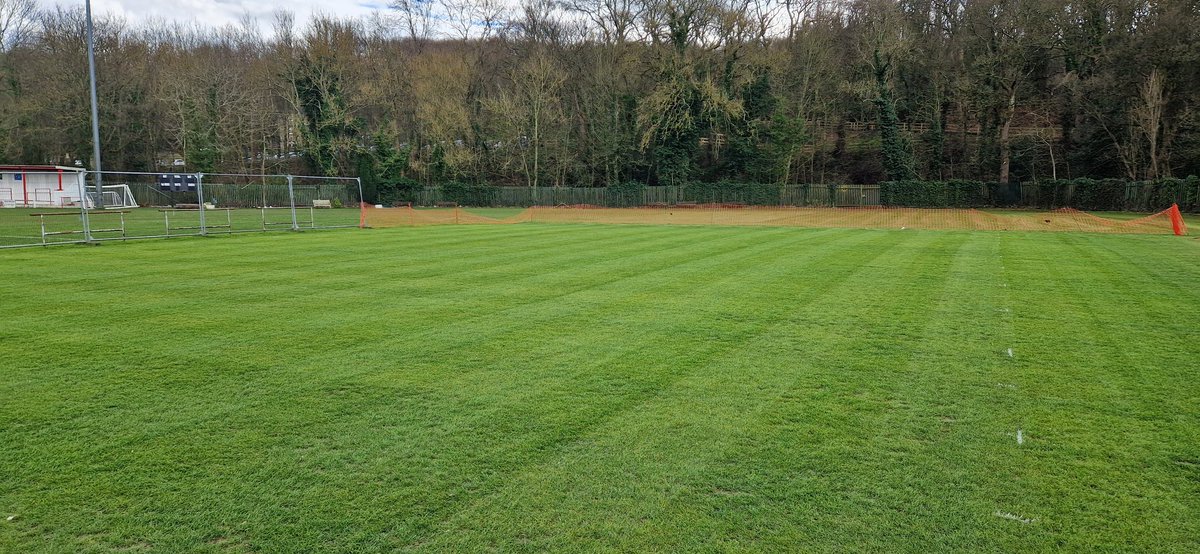 Worsbroughbcc's tweet image. 🚜🌱 To mark #GroundsWeek, we&apos;d like to acknowledge all the hardworking ground staff who have volunteered their time to maintain our ground over the years.

Their tireless work does not go unnoticed and is greatly appreciated.

#WBCC  
#Cricket