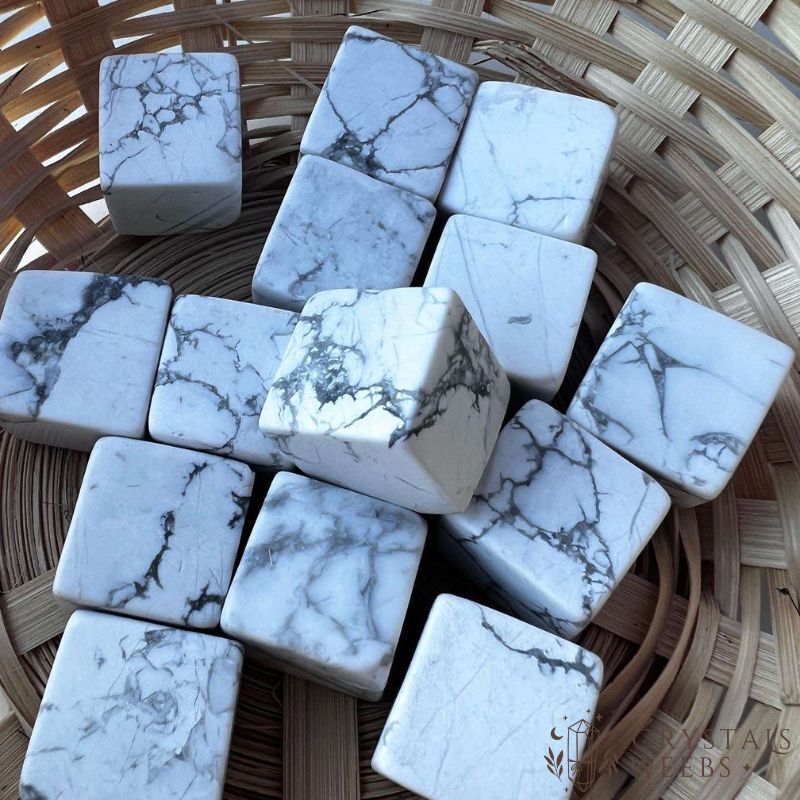 crystalsweebs's tweet photo. 💖 Découvrez nos Cube en howlite 💖

La howlite est considérée comme une pierre de calme et de sérénité, aidant à réduire le stress et l'anxiété. Elle est souvent utilisée en méditation et en thérapie pour aider à calmer l'esprit et à favoriser la médi… https://t.co/ylCy2Bf6b4 https://t.co/BWzIYSfz6m