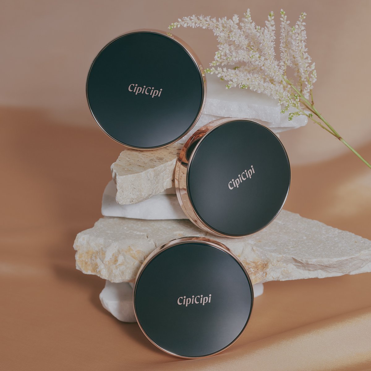 MimiBeauty__'s tweet photo. 美容系YouTuberふくれなさんプロデュースブランド「CipiCipi」から、初のクッションファンデが登場🤍肌への密着感にこだわっているので崩れにくく、セミマットな仕上がり。少量でもしっかりカバーできますよ🥺4月17日(月)発売 https://t.co/AwrtNMMxc0
