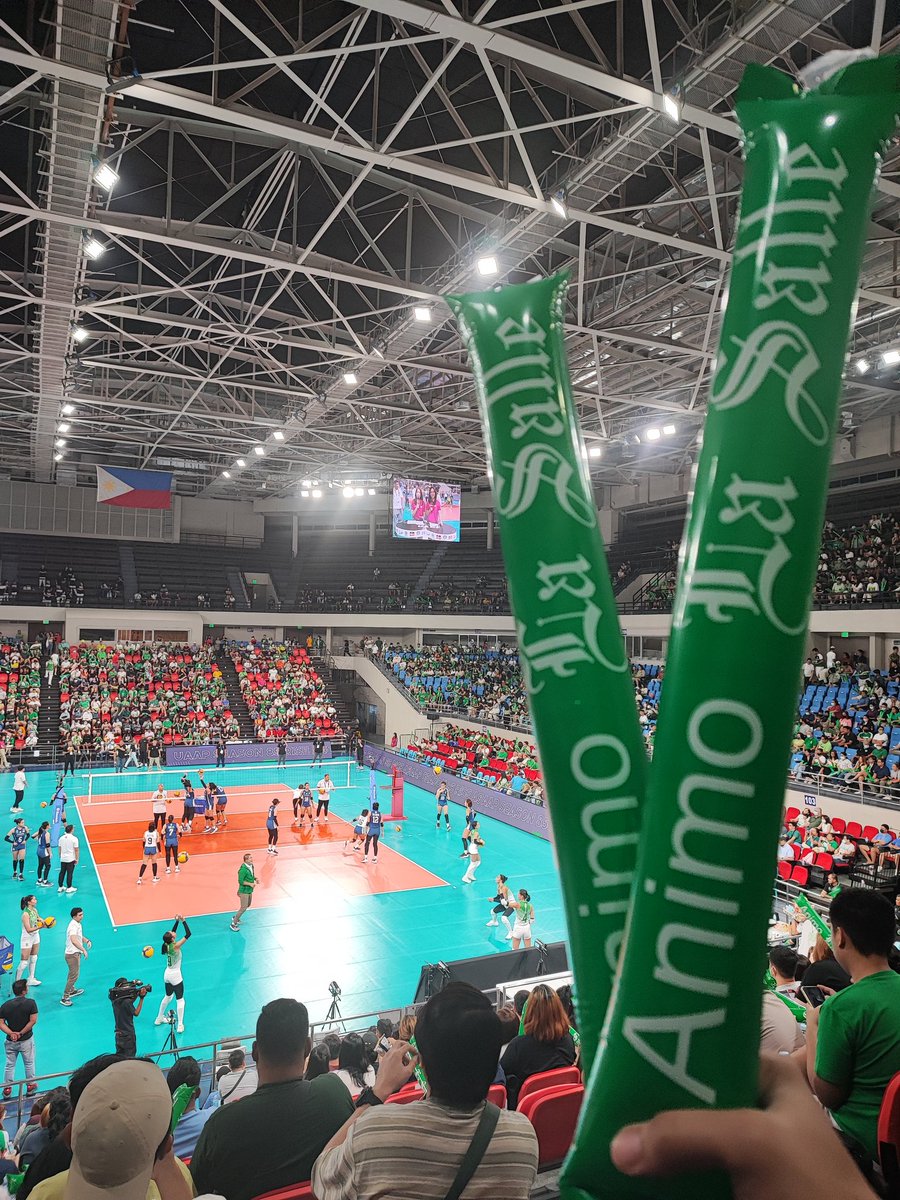 Wearing Blue Shirt in the Philsports Arena but waving this!!! 💚💙

No bias. Both of them deserve to be admired by the people. 💚💙
#UAAPVolleyball 
#NULetsGo
#AnimoLaSalle