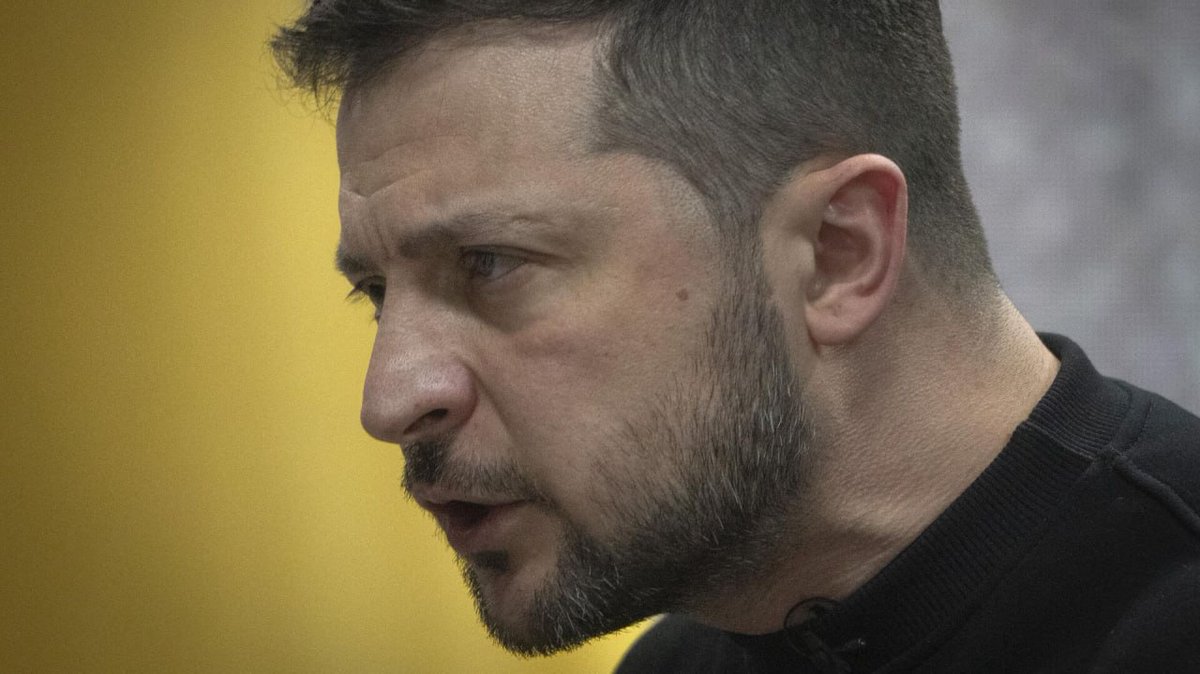 🇺🇦🇷🇺#Zelensky stated that a counter-offensive is impossible due to a severe shortage of weapons.
'We cannot send soldiers to the front line without tanks and artillery,' he told the Japanese newspaper Yomiuri.
#Ukraina #UkraineWar #Ukraine #UkraineRussiaWar
#UkraineRussianWar