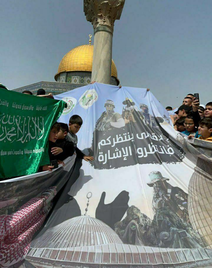 ayd_mwsy's tweet photo. "الأقصى ينتظركم فانتظروا الإشارة".. https://t.co/9UJdwwzfNA